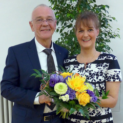 Herzlich begrüßte die DGfZ-Geschäftsführerin Dr. Bettina Bongartz (rechts) den neuen DGfZ-Präsidenten Dr. Erwin Hasenpusch