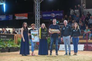 Die Gewinner der Rasse Holsteins in der Betriebsgröße 100 bis 499 Kühe die Kleemann GbR Burhafe
© Christine Massfeller