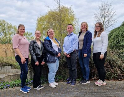 Der VdFJ-Vorstand: Carolin Nagel, Kate Bunde, Sophia Tornow, Tobias Schenk, Sandra Hartenstein und Vanessa Friedel
© Julia Zasada